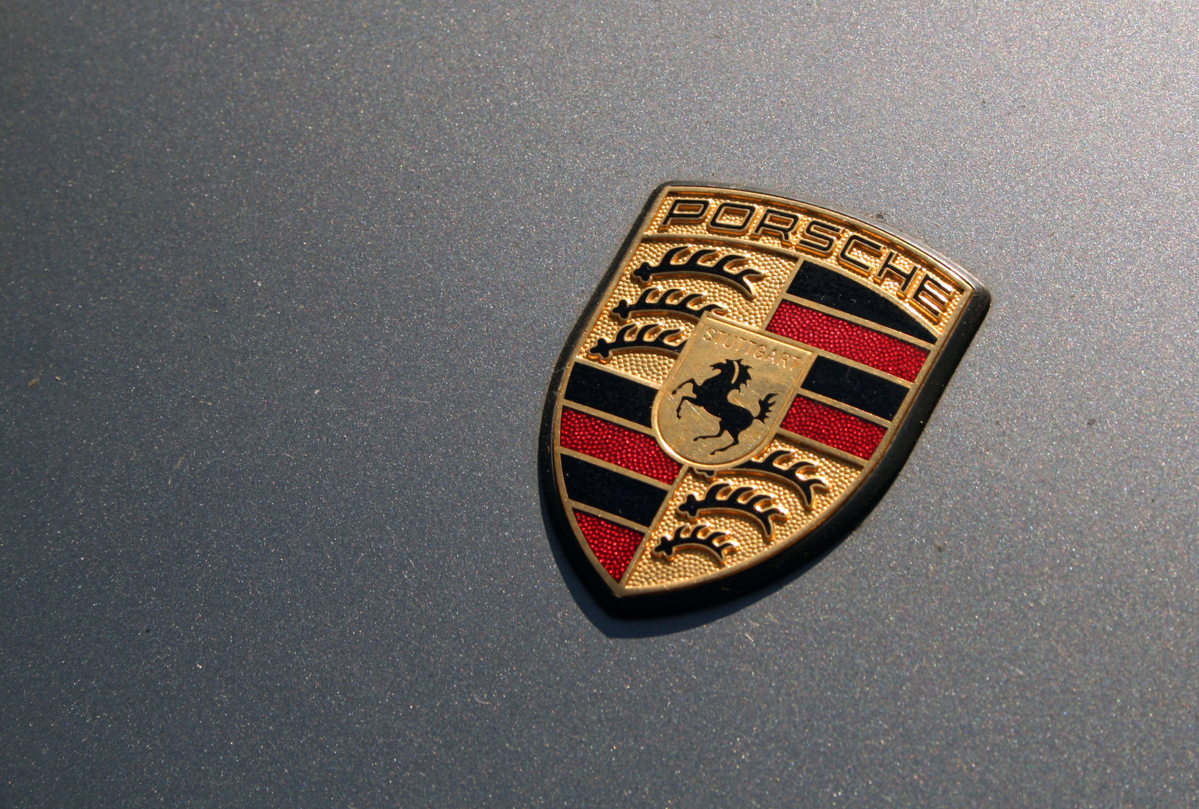 Going Green gets a Jolt: Porsche Ready to Unveil Plug-in Hybrid Model